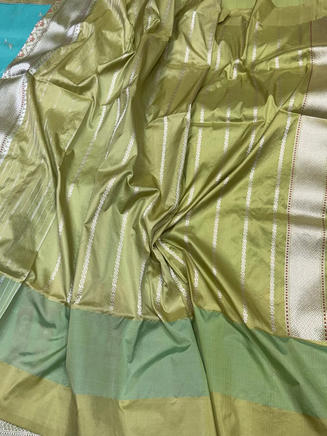 Sea Green Banarasi Organza Silk Sari — Meenakari Border & Floral Pallu