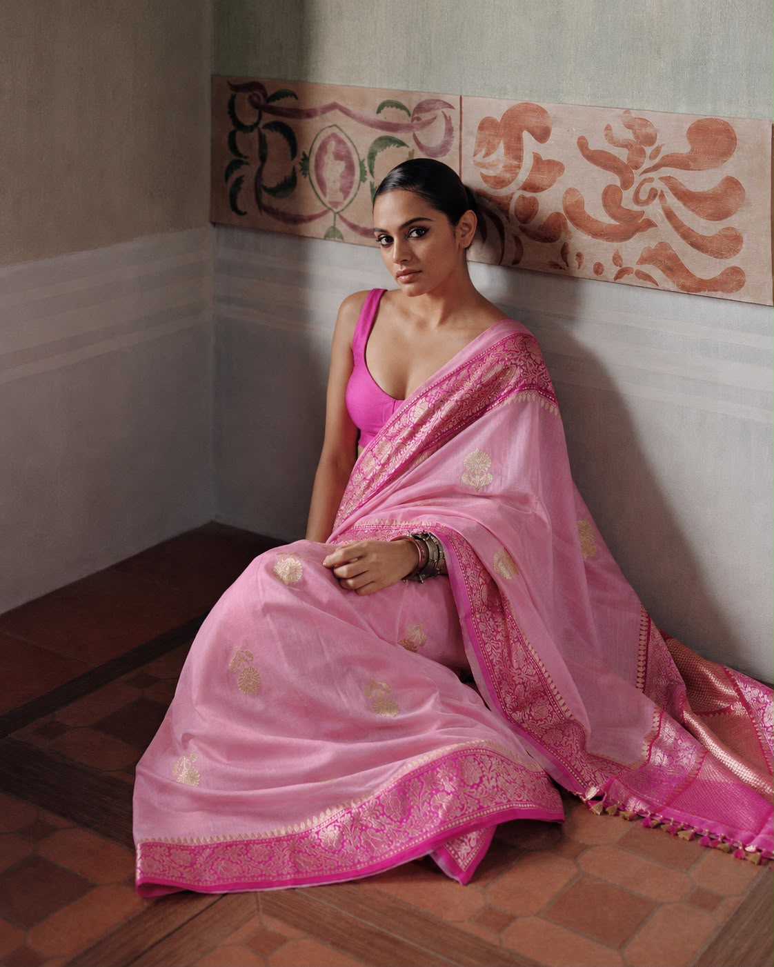 Blush & Magenta Banarasi Kora Silk Sari — Pendant Booti Body with Contrast Magenta Floral Border & Dense Gold Pallu